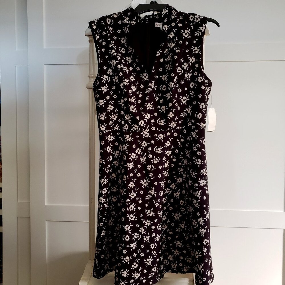BNWT NEIMAN MARCUS label floral v-neck dress classic black / white (10)